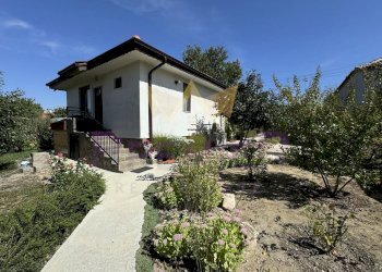 Independent house Suvorovo - photo 1