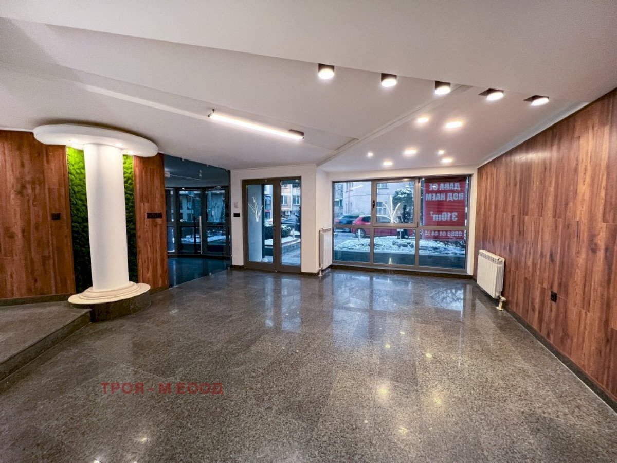 Locale Commerciale Sofia (zona Лозенец) - foto 1