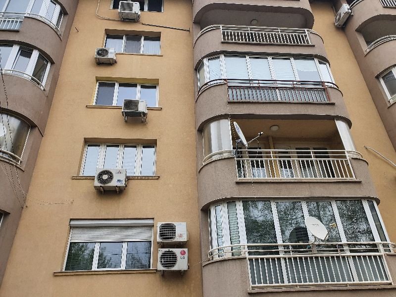 Апартамент на търг ул. „Борово“ № 41, ет. 2, София - фото 1