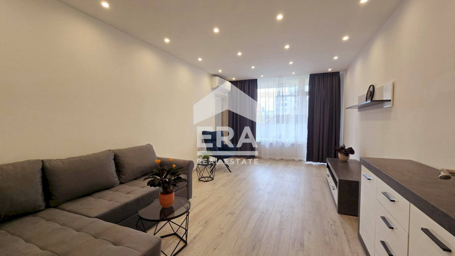 Trilocale Sofia (zona Изток) - foto 1