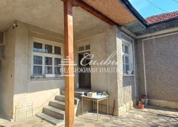 Independent house Veliki Preslav - photo 1