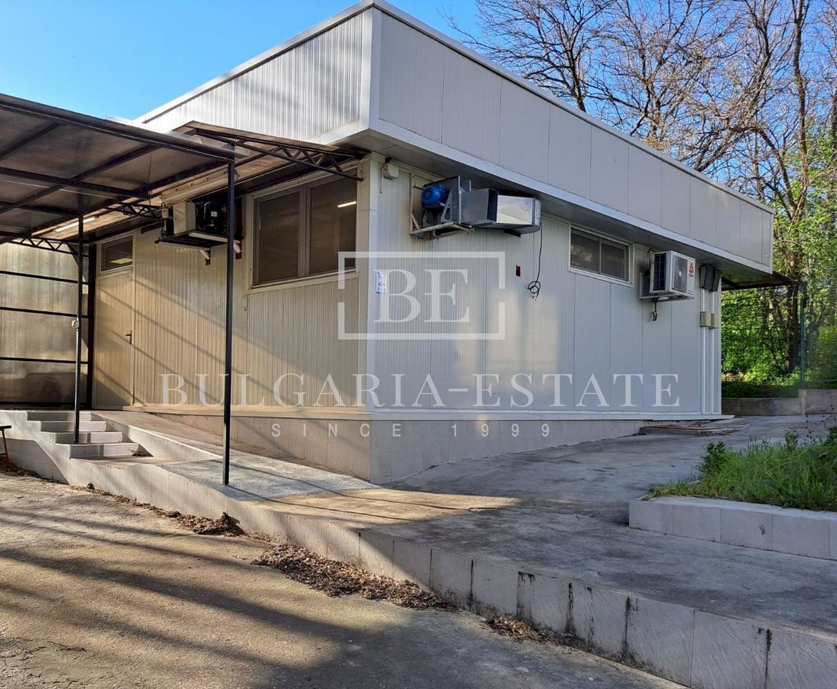 Locale Commerciale Varna (zona Владиславово) - foto 1