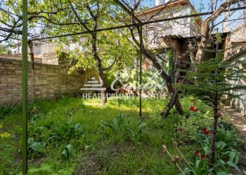 Independent house Shumen (neighborhood Военно училище) - photo 1