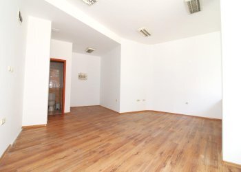 Shop Plovdiv (neighborhood Гагарин) - photo 1