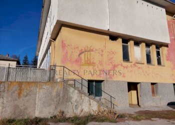 Търговски обекти с. Велковци, Брезник - фото 3