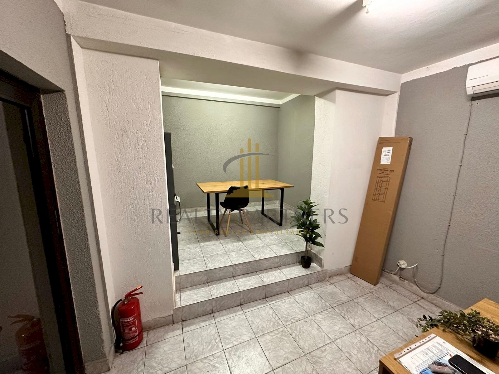 Office Център, Pernik (neighborhood Център) - photo 1