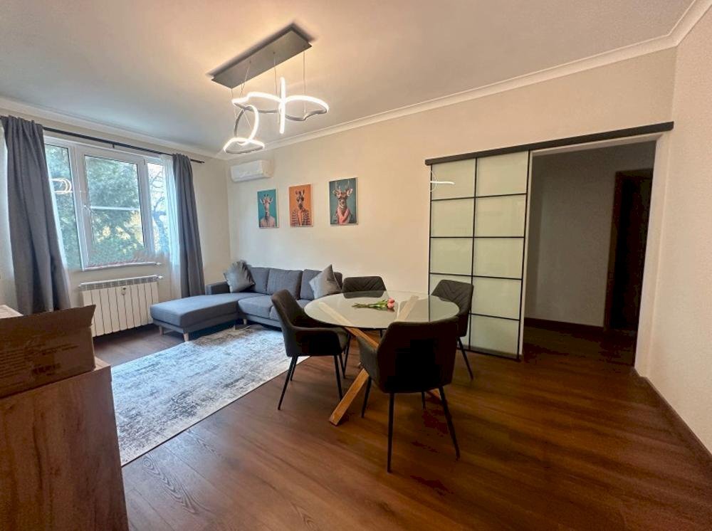 Three-room apartment Sofia (neighborhood Централни Хали / Лъвов мост ) - photo 1