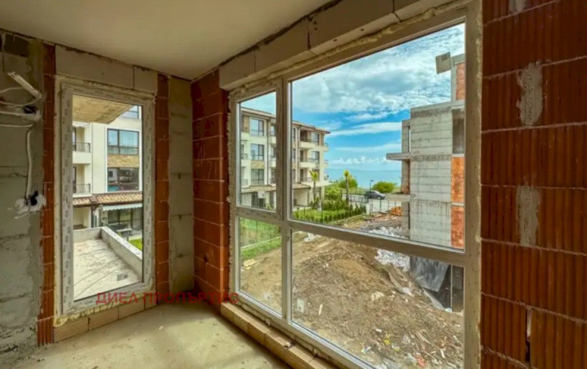 Three-room apartment Burgas (neighborhood Сарафово) - photo 1