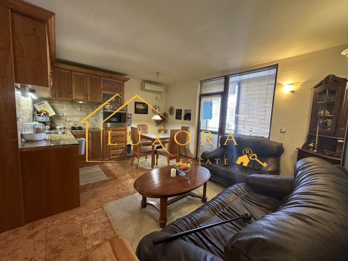 Three-room apartment Shumen (neighborhood Център) - photo 1