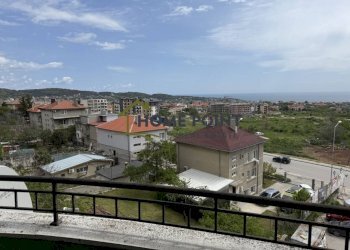 Three-room apartment Varna (neighborhood Виница) - photo 1