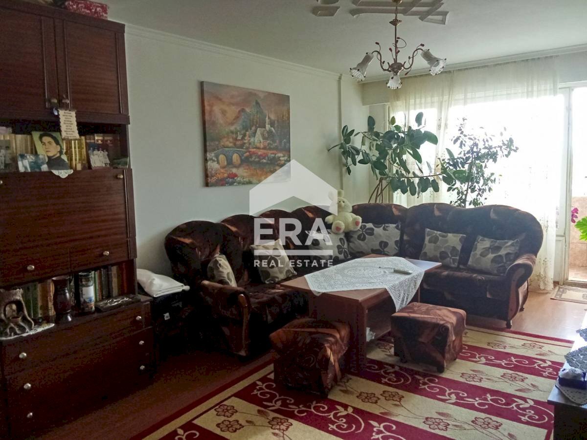 Two-room apartment Jambol (neighborhood Хале) - photo 1