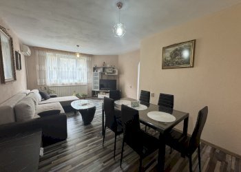 Villa Karnobat - foto 1