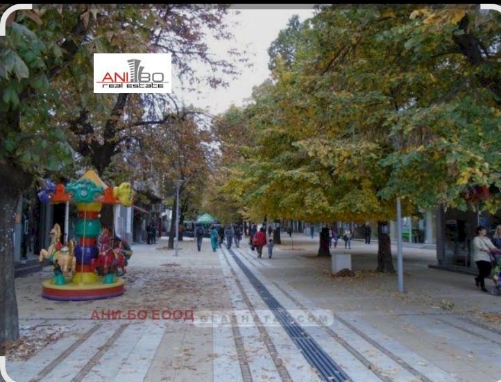 Three-room apartment Pernik (neighborhood Център) - photo 1