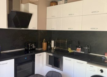 Three-room apartment Pleven (neighborhood Широк център) - photo 1