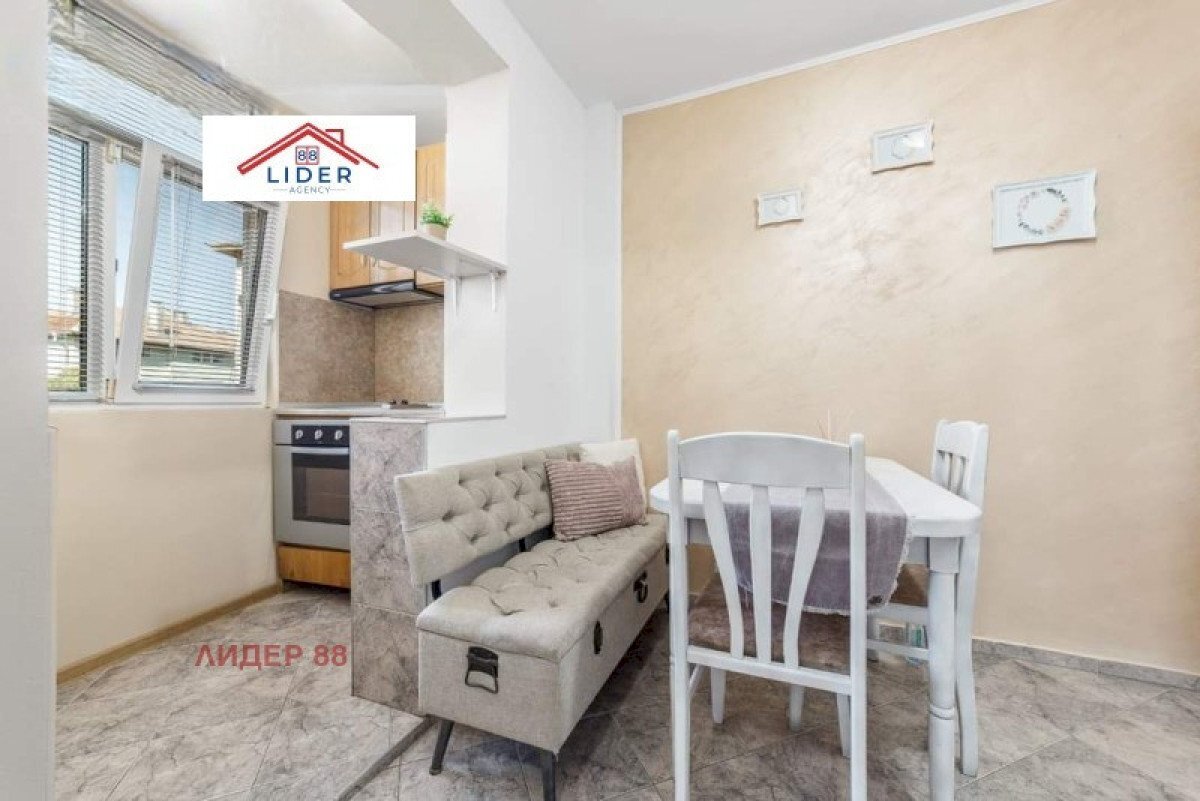 Three-room apartment Pleven (neighborhood Широк център) - photo 1