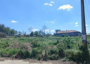 Building land Kaspichan - photo 1