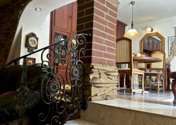 Casa indipendente Pleven (zona Идеален център) - foto 1