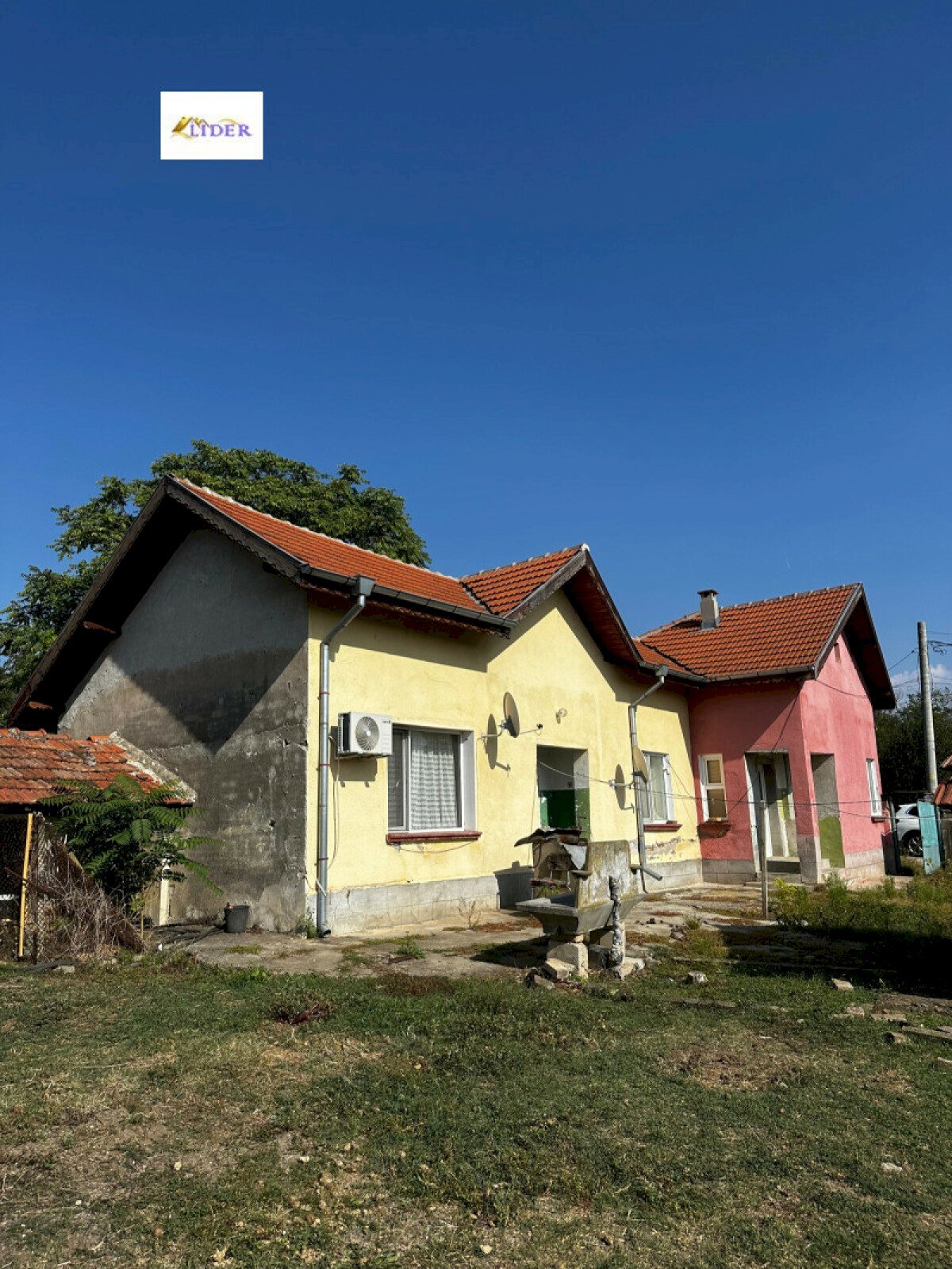 Самостоятелна къща с. Горна Митрополия, Долна Митрополия - фото 1