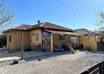 Independent house Balchik - photo 1