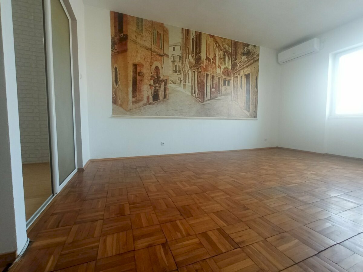 Three-room apartment Burgas (neighborhood Център) - photo 1