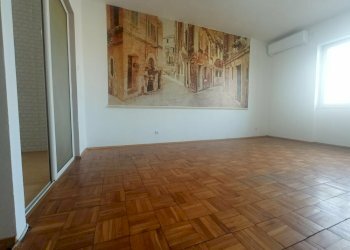 Three-room apartment Burgas (neighborhood Център) - photo 1