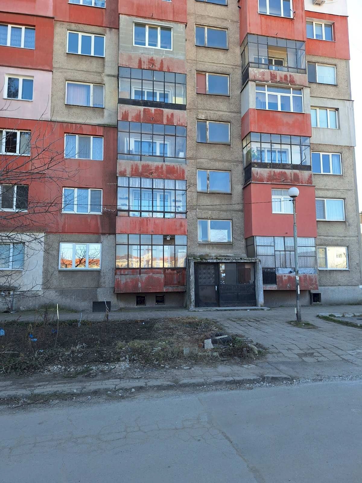 Apartment Pernik (neighborhood Хумни дол) - photo 1