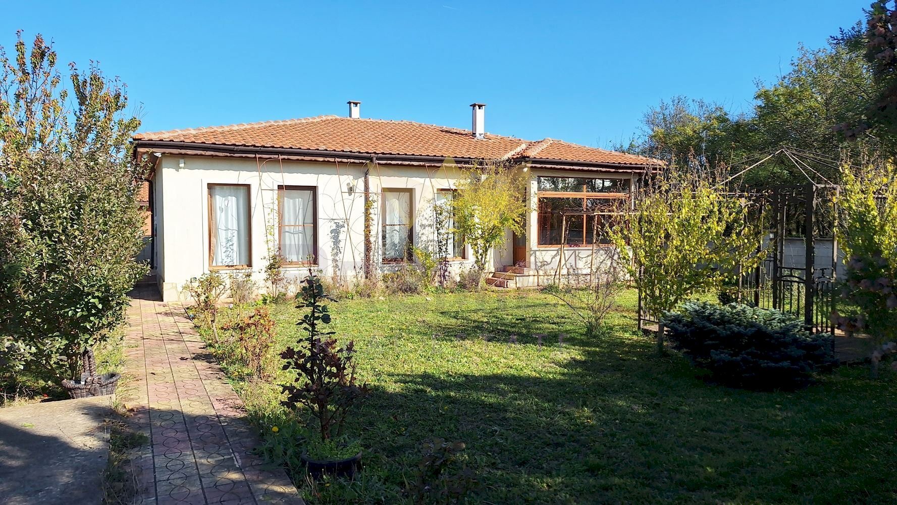 Independent house Balchik - photo 1