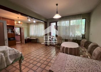 Three-room apartment Stara Zagora (neighborhood Център) - photo 1