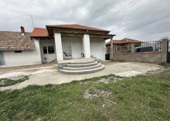 Independent house Veliki Preslav - photo 1