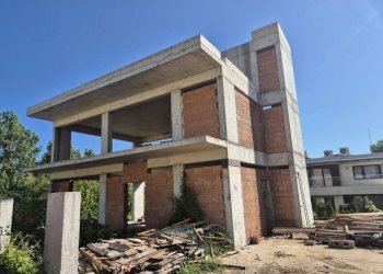 Independent house at auction гр. София, район Витоша, Sofia (neighborhood Витоша) - photo 1