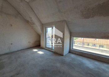 Trilocale Varna (zona Погреби) - foto 1