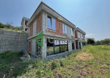 Casa indipendente Shumen (zona Дивдядово) - foto 1
